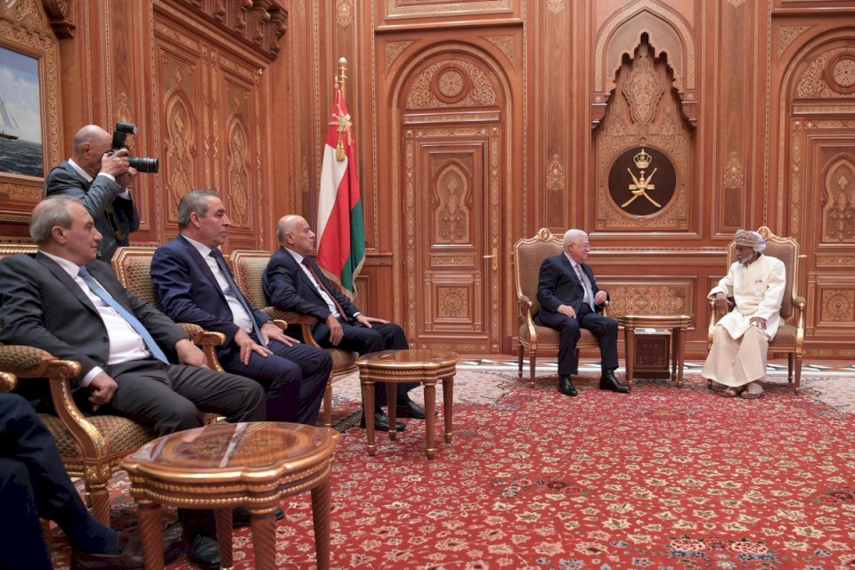 الرئيس يسافر إلى عُمان لتقديم العزاء بالسلطان قابوس