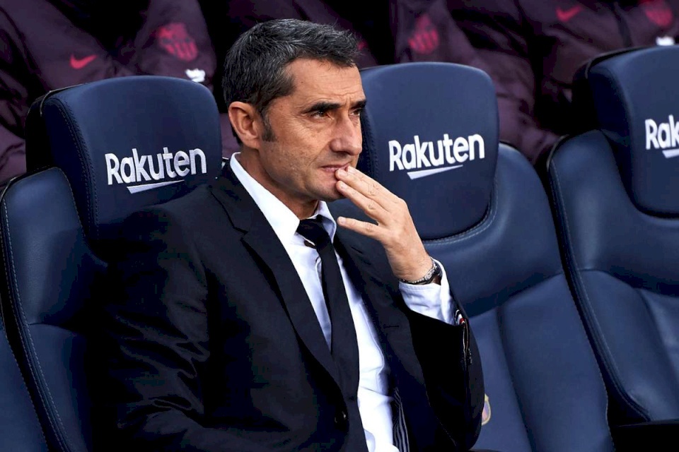 برشلونة يقيل مدربه فالفيردي