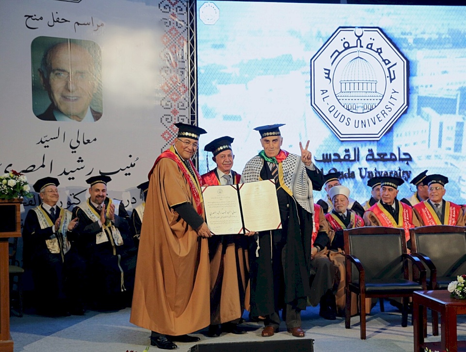 جامعة القدس تمنح رجل الاقتصاد منيب المصري الدكتوراة الفخرية