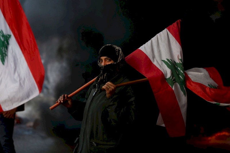 لبنان.. إضراب واغلاق طرقات في "أسبوع الغضب"