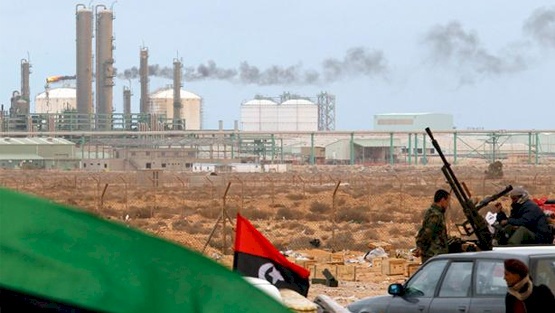 ليبيا: محتجون يوقفون تصدير النفط 
