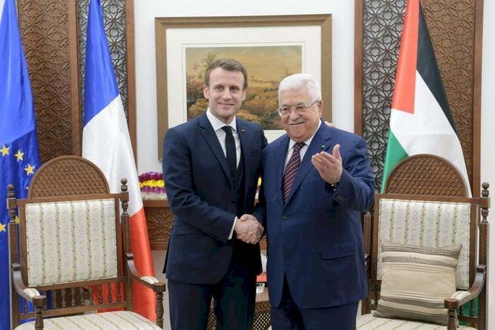 الرئيس عباس يطالب ماكرون باعتراف فرنسا بدولة فلسطين