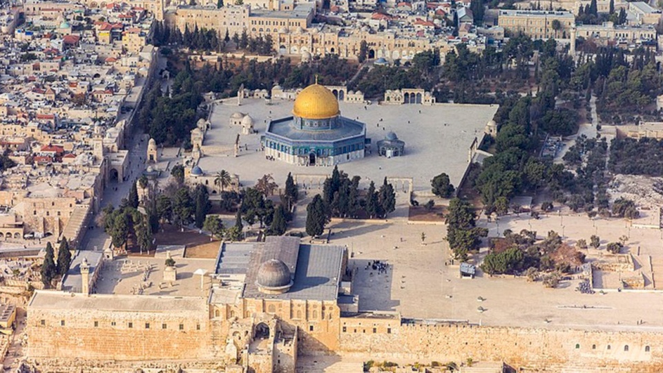 إسرائيل تغلق المسجد الأقصى