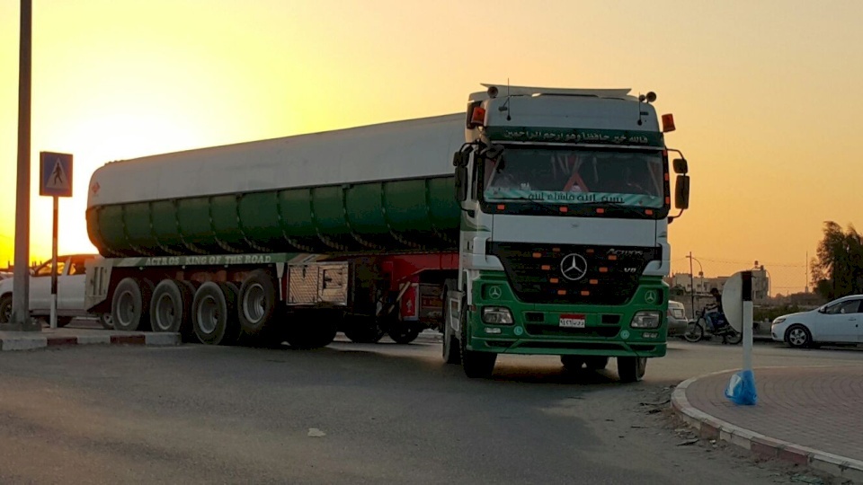 ابتداء من الغد: انخفاض أسعار البنزين وارتفاع الغاز
