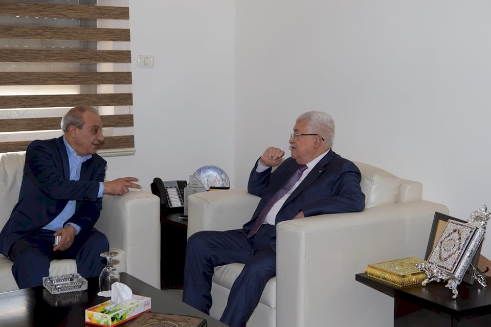 الرئيس عباس يزور مقر المخابرات العامة