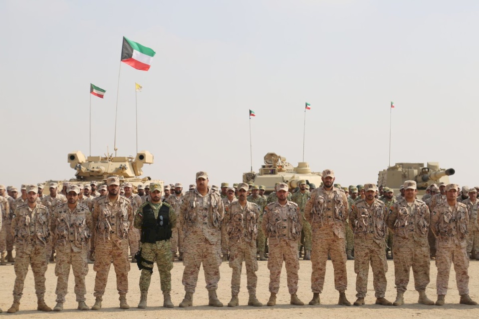 الإيدز يضرب الجيش الكويتي!