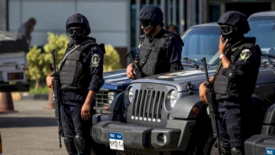 مذبحة أخرى غامضة بمصر.. أسرة كاملة مقتولة شنقاً ورمياً
