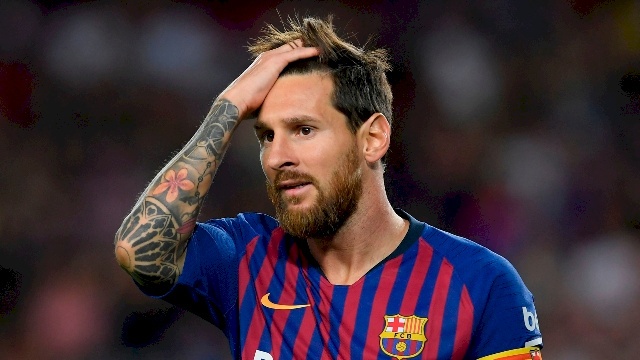 ميسي غاضب وقد يرحل عن برشلونة مجانا.. و"الضباع" تترقب