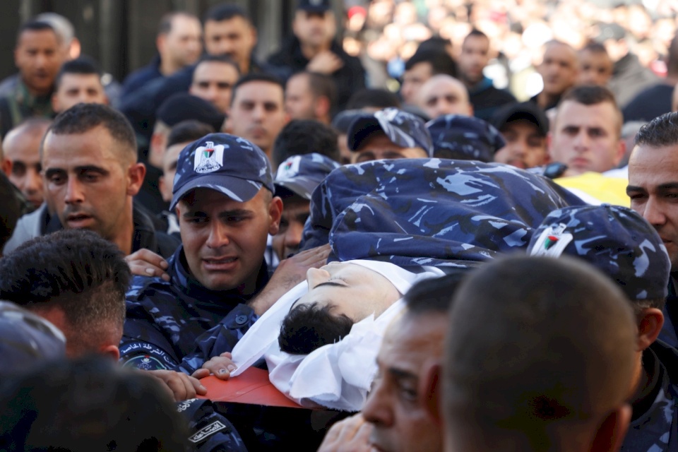 جنين: تشييع جثمان الشهيد الشرطي طارق بدوان