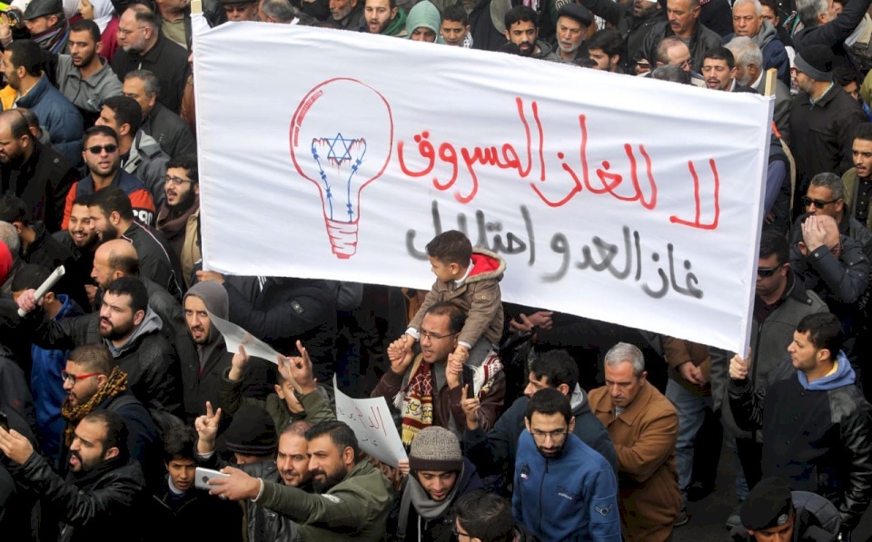 إسرائيل تبدأ جمع الأموال من مصر والأردن!