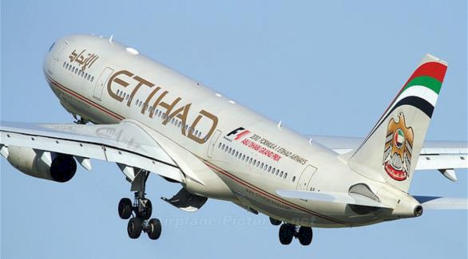 “الاتحاد الإماراتية للطيران” تبيع 38 طائرة لخفض التكاليف