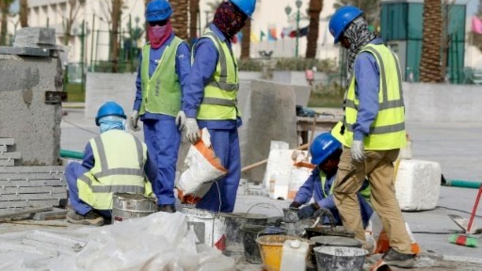 عمال مونديال قطر بلا أجور لأشهر و"تحت التهديد"