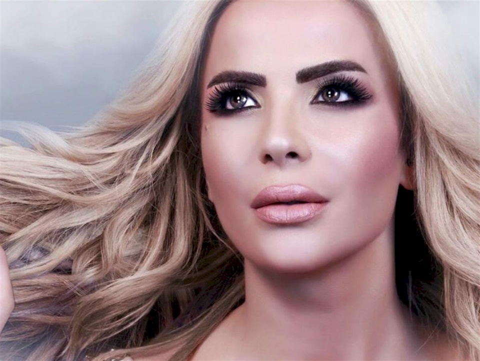 مغنية لبنانية: لا تصل الفنانات للشهرة إلا بعد "الفرشَة"