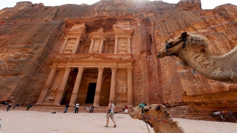 مصرع سائح بسقوط حجر على رأسه في البتراء