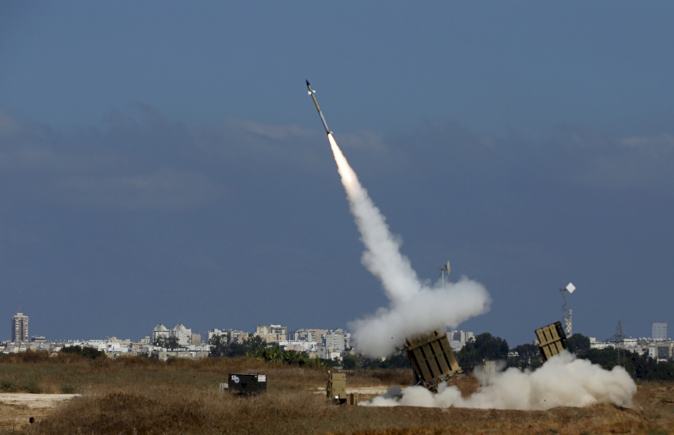 جنرال إسرائيلي يحذر من هجمات صاروخية "حادة"