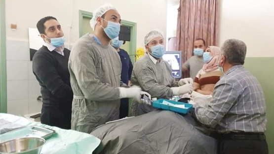 لأول مرة بفلسطين- إجراء عملية قلب لجنين في رحم أمه