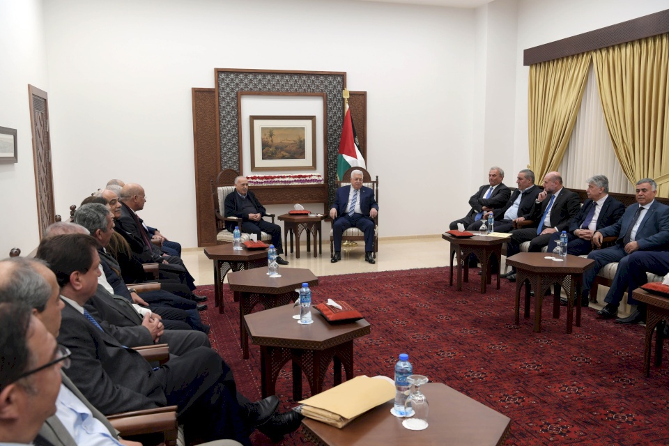 الرئيس يشيد بعمل لجنة التواصل ويرفض استقالة المدني