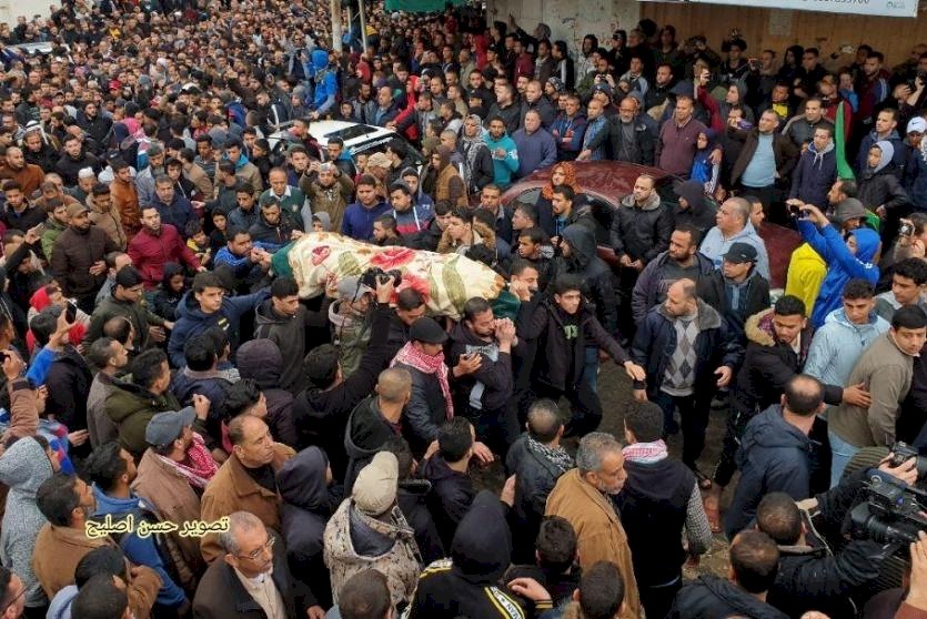 غزة.. النصيرات تشيع ضحايا فاجعة الحريق