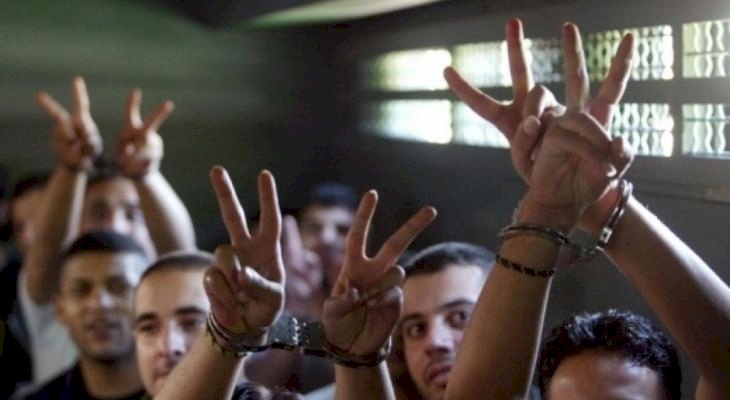 طبيب "إسرائيلي" كان يزور الأسرى في معتقل عسقلان تبيّن إصابته بـ"كورونا"