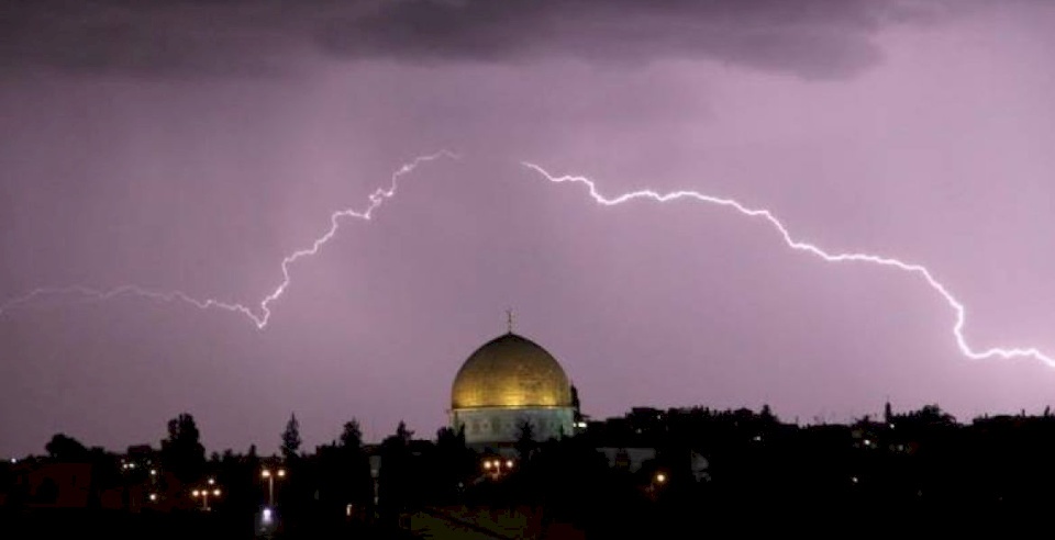 اليكم آخر تحديثات الارصاد الجوية حول المنخفض الجوي