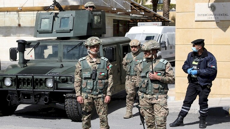 الأردن: القبض على لصوص سطوا على منزل رئيس الوزراء السابق