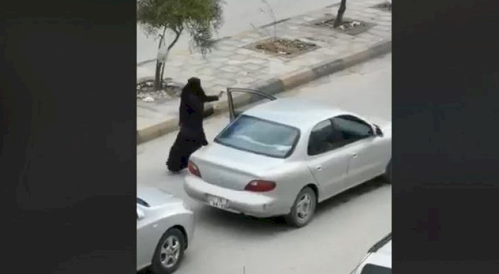 فيديو| الأردن: اعتقال منقبة بعد رقصها بالشارع العام خلال حظر التجول