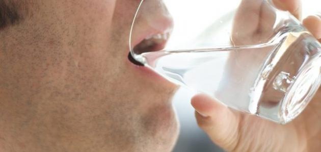 هل الغرغرة بالماء والملح تقتل فيروس كورونا؟