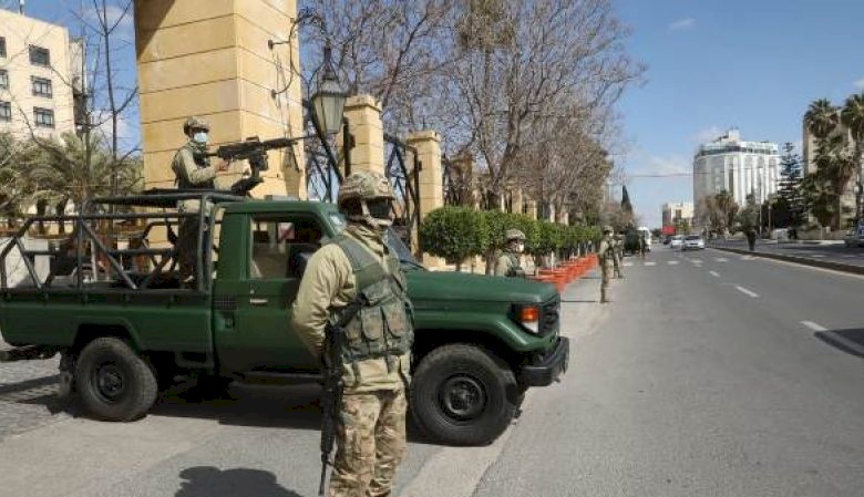 الحكومة الأردنية تتعهد بإيصال السجائر للمواطنين خلال حظر التجول