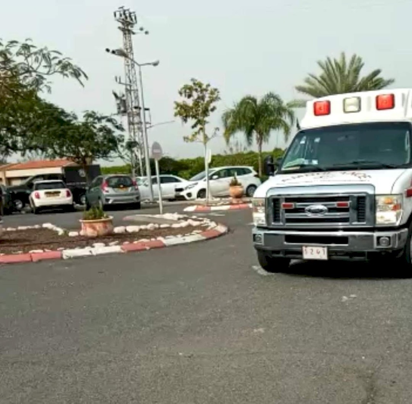 الخدمات العسكرية تنقل طالبتين من طبريا للحجر الصحي برام الله