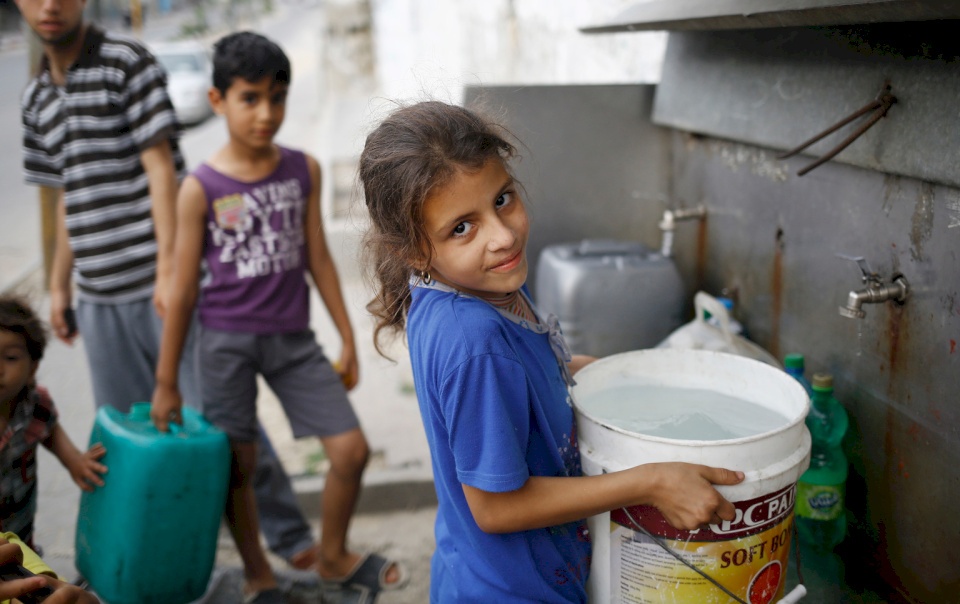 سكان غزة يتسمّمون ببطء: 97% من المياه غير صالحة للشرب