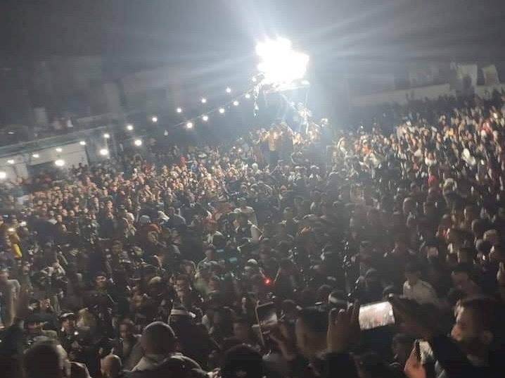 انتقادات وغضب- مخيم جنين يكسر حظر التجول بمهرجان حاشد!