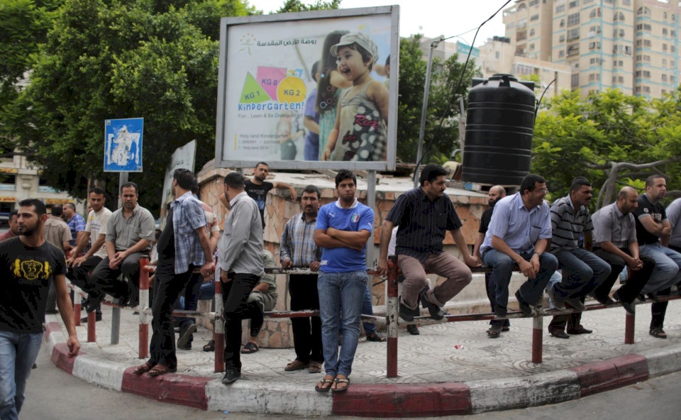 "الإحصاء": أعمار 25% من الفلسطينيين بين الـ18 والـ 29