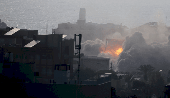 إسرائيل تُهاجم موقعين لحماس في قطاع غزة