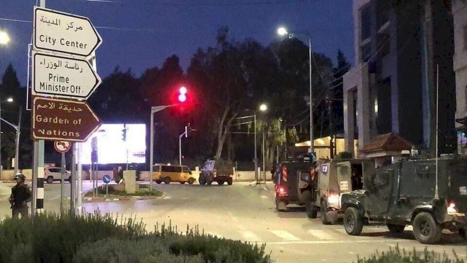 فيديو: اعتقالات خلال اقتحام رام الله والبيرة