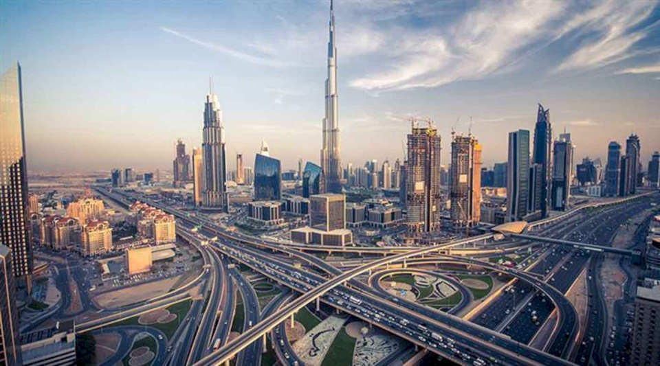 الإمارات تعفي المقيمين من الغرامات بسبب كورونا