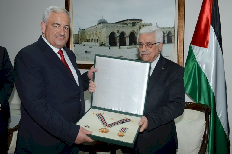 الرئيس عباس يهاتف مدير عام الأمن الوقائي ويشيد بجهود المؤسسة الأمنية