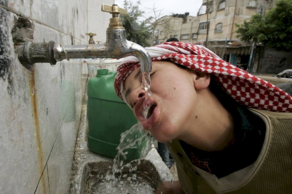 فلسطين: تحذيرات من انتقال فيروس كورونا عبر مياه الحنفيات!