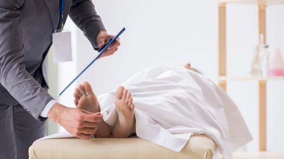 تلقت صدمة حياتها.. استيقظت من النوم ووجدت نفسها في حقيبة الجثث