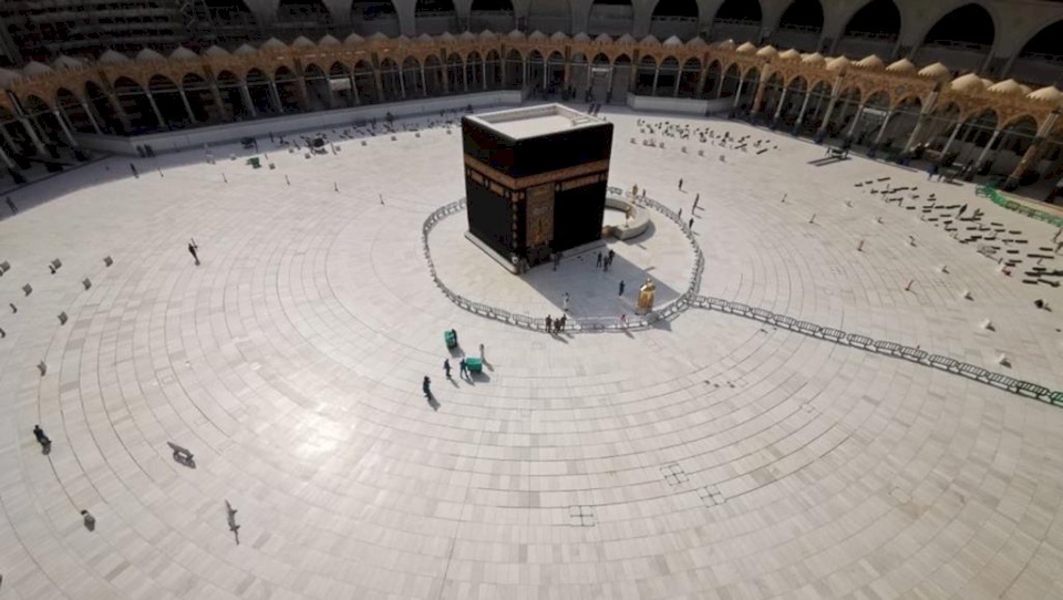 السديس: عودة الطواف والسعي وصلاة الجماعة في الحرمين الشريفين "خلال أيام"