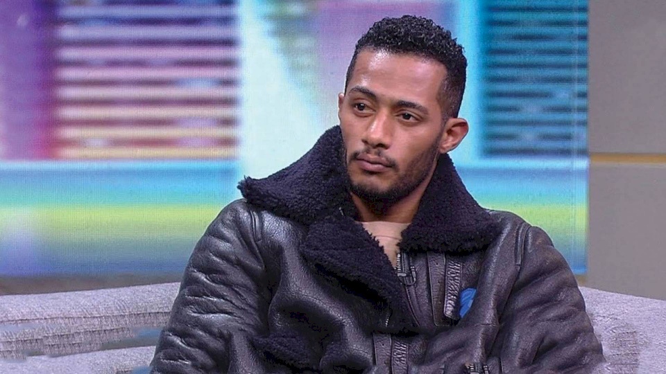 محمد رمضان وأسرته يتعرضون لحادث سير مروع يبكي الآلاف
