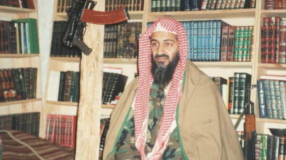 كان يُمسك بكتف "زوجته".. قاتل اسامة بن لادن يكشف تفاصيل مثيرة عن العملية