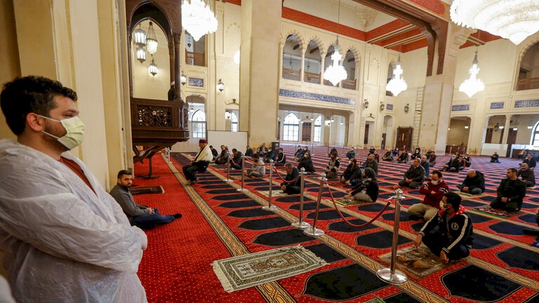 دول عربية تسمح بصلاة الجمعة بعد أسابيع من المنع بسبب كورونا