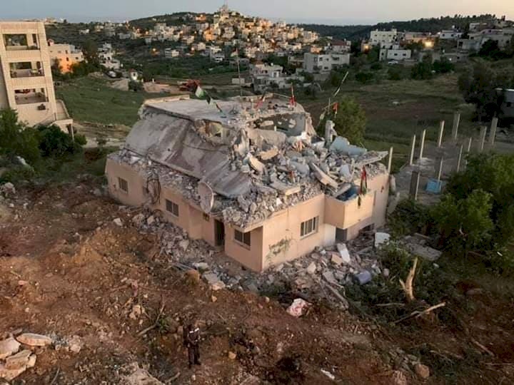  الاحتلال يهدم منزل الأسير قسام البرغوثي في كوبر