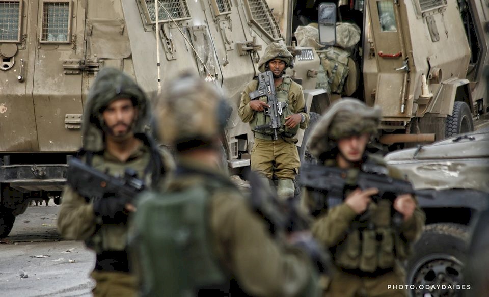 مواجهات واعتقالات بالضفة والاحتلال يواصل حصار يعبد