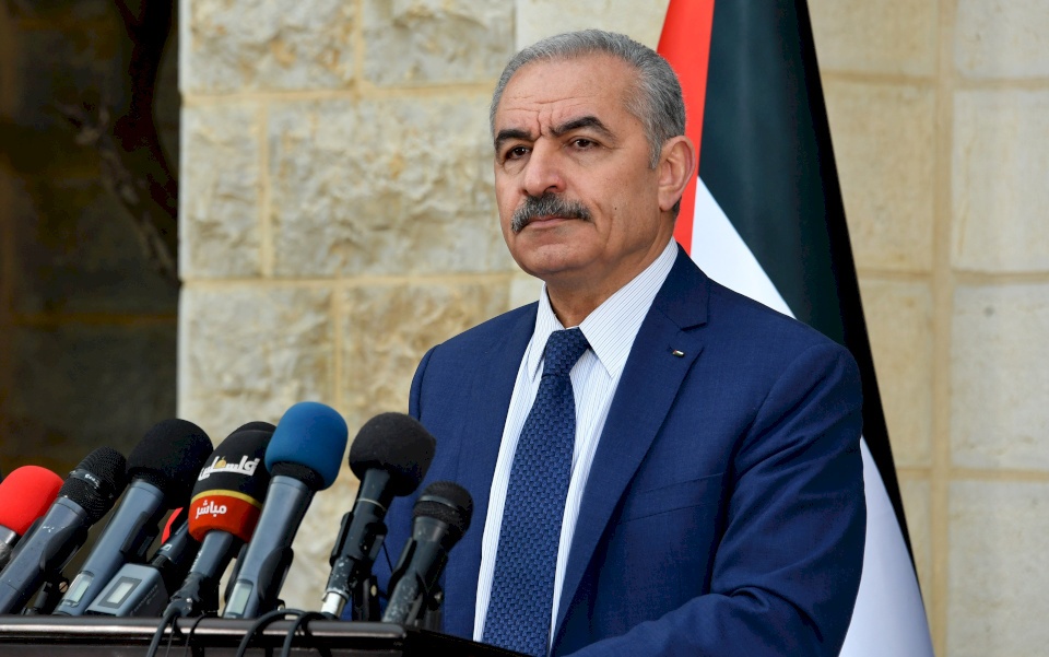 قضية مقام النبي موسى.. اشتية: سنوقع كل العقوبات على المتسببين بهذه الإساءة