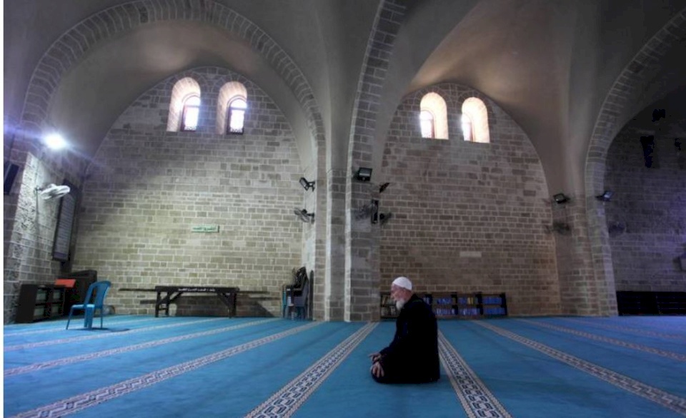 غزة تفتح مساجدها لصلاة الجمعة وعيد الفطر 