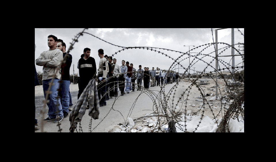  "إسرائيل" ستسمح بدخول جميع العمال الفلسطينيين بعد عيد الفطر