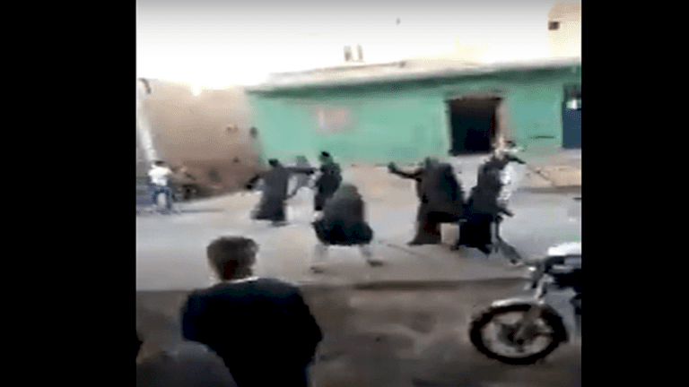 فيديو| قتيل وجرحى باشتباكات بين عائلتين في مصر 