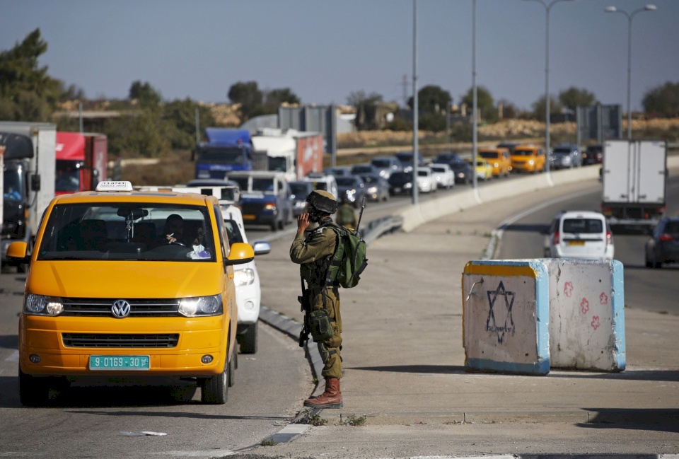 إسرائيل تحقق مع ضابط في جيشها سرق مركبة فلسطينية