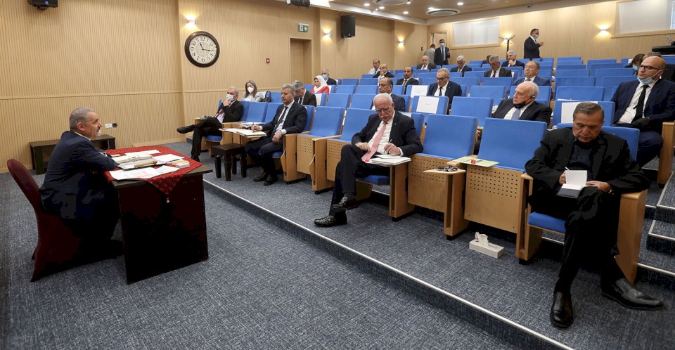 ما الذي خرج عن الحكومة في اجتماعها الطارئ اليوم؟